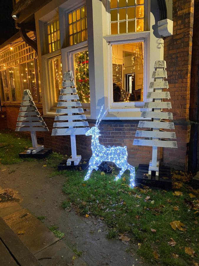 The Lodge At Carlton Tavern Free Parking York Bagian luar foto
