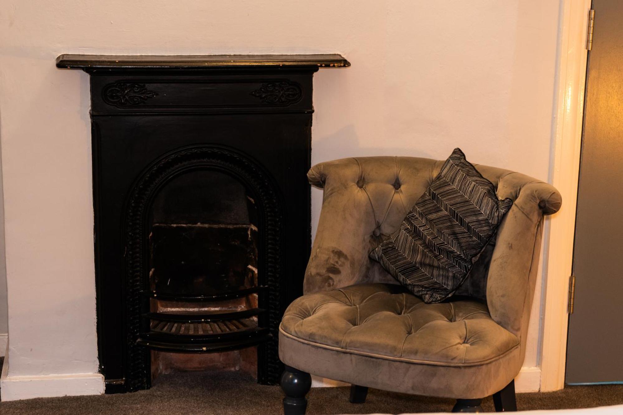 The Lodge At Carlton Tavern Free Parking York Bagian luar foto